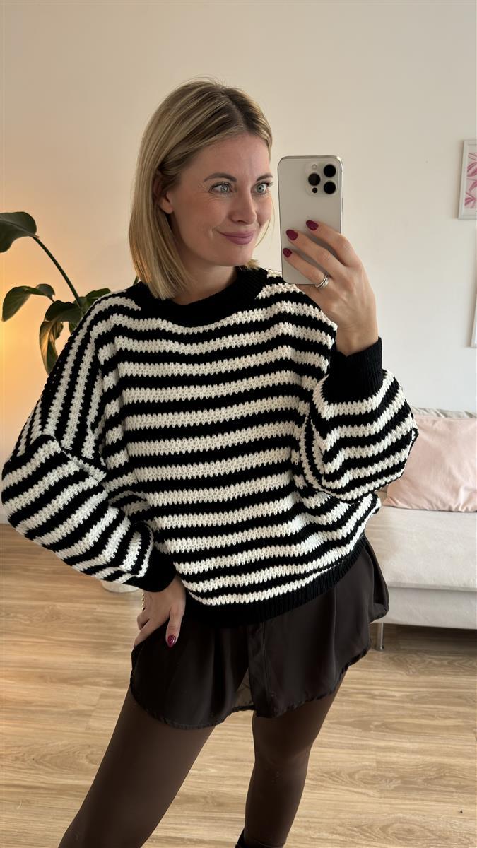 Pullover Stripe love schwarz-weiß 1