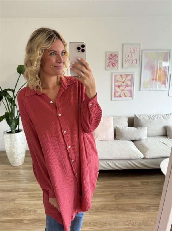 Musselinbluse lang beere rot