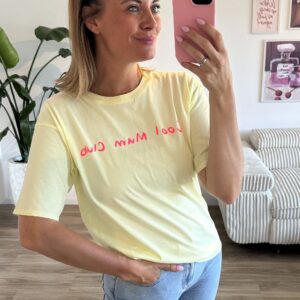 Mom Club shirt gelb