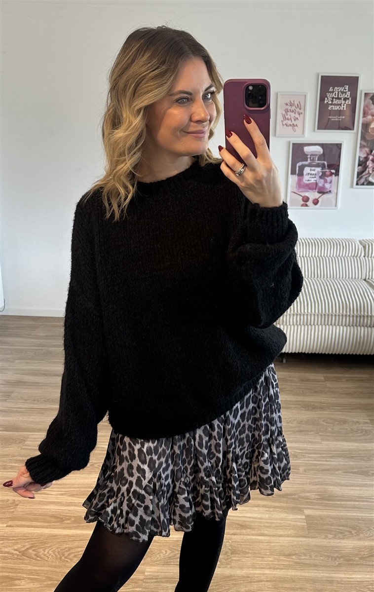 Kuschelpulli kurz schwarz 1