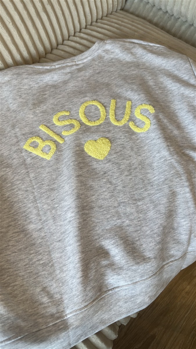 sweater bisous hellgrau